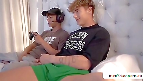 Two hot blondes get chopsticks fuck with